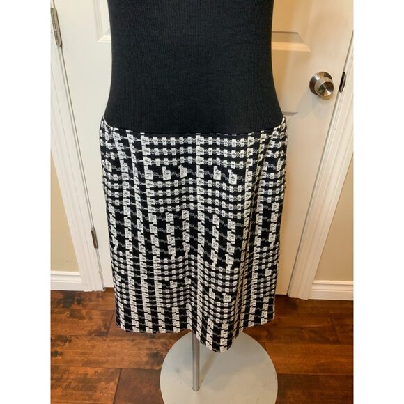 St. John Black & White Houndstooth Sleeveless Wool Pencil Dress, Size 6 (US) - Picture 3 of 8
